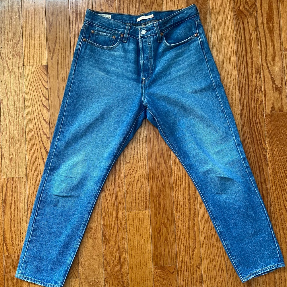Women’s Levi Premium Wedgie High Rise Tappered Jeans From Nordstroms Size 30